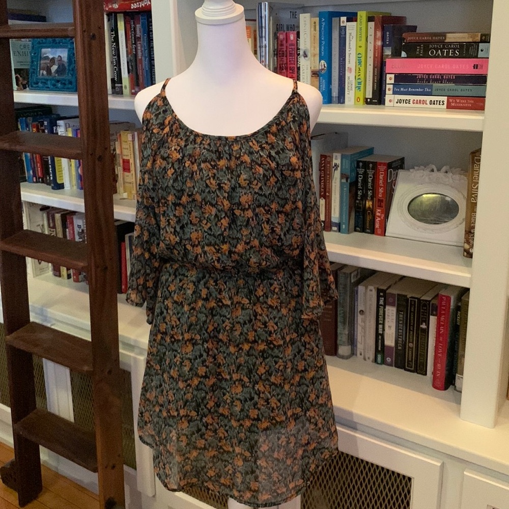 Cold shoulder floral print dress- excellent condition